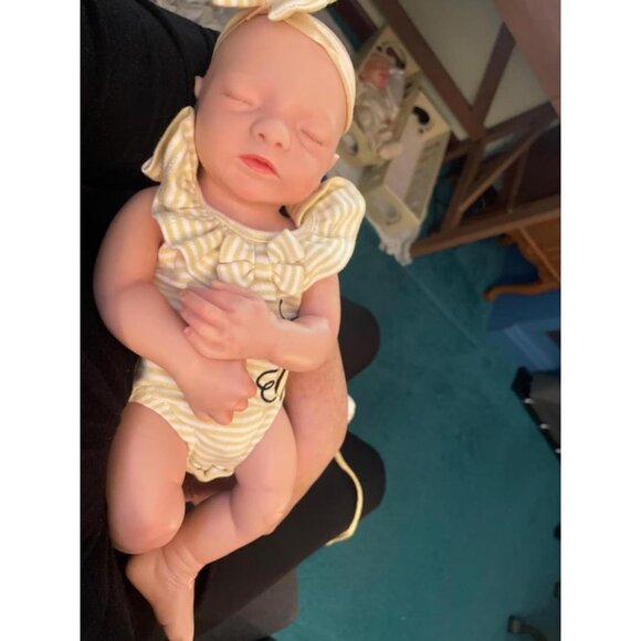 🆕16 Inch Full Platinum Silicone 4 Lb Sleeping Baby Girl Real Life Baby Doll - Picture 1 of 14